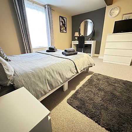 Llanidloes Townhouse-Pet-Friendly-Sleeps 6-Mid Wales Apartment Exterior photo