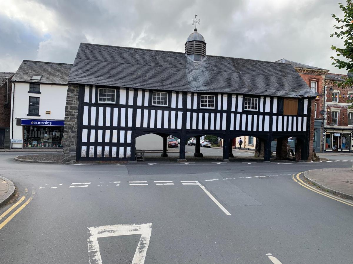 Llanidloes Townhouse-Pet-Friendly-Sleeps 6-Mid Wales Apartment Exterior photo