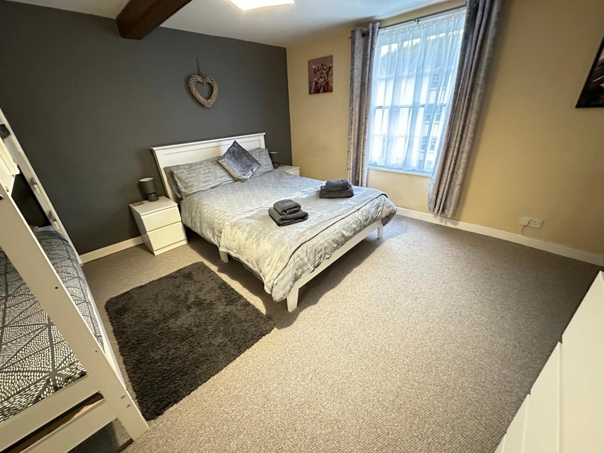 Llanidloes Townhouse-Pet-Friendly-Sleeps 6-Mid Wales Apartment Exterior photo