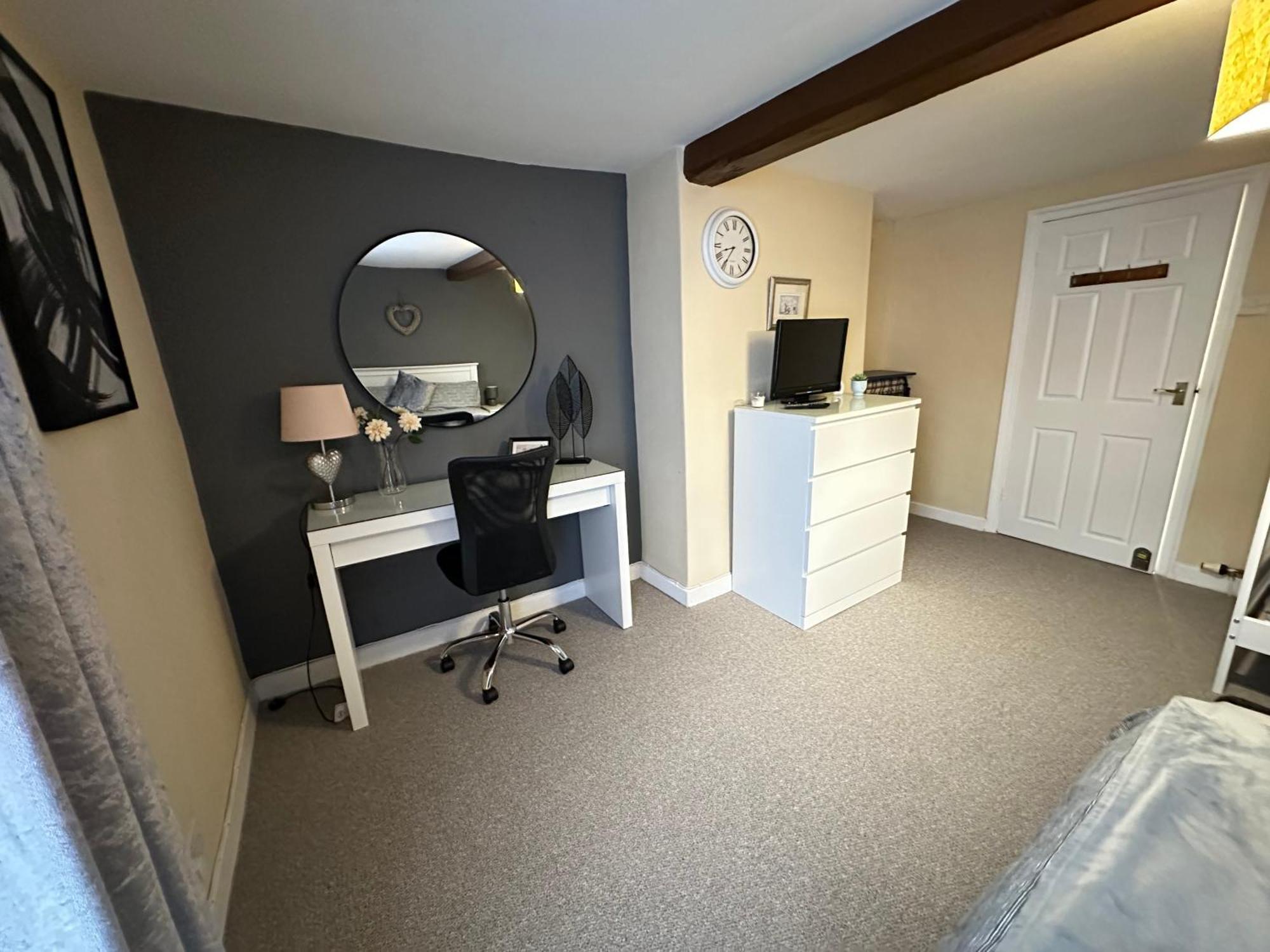 Llanidloes Townhouse-Pet-Friendly-Sleeps 6-Mid Wales Apartment Exterior photo
